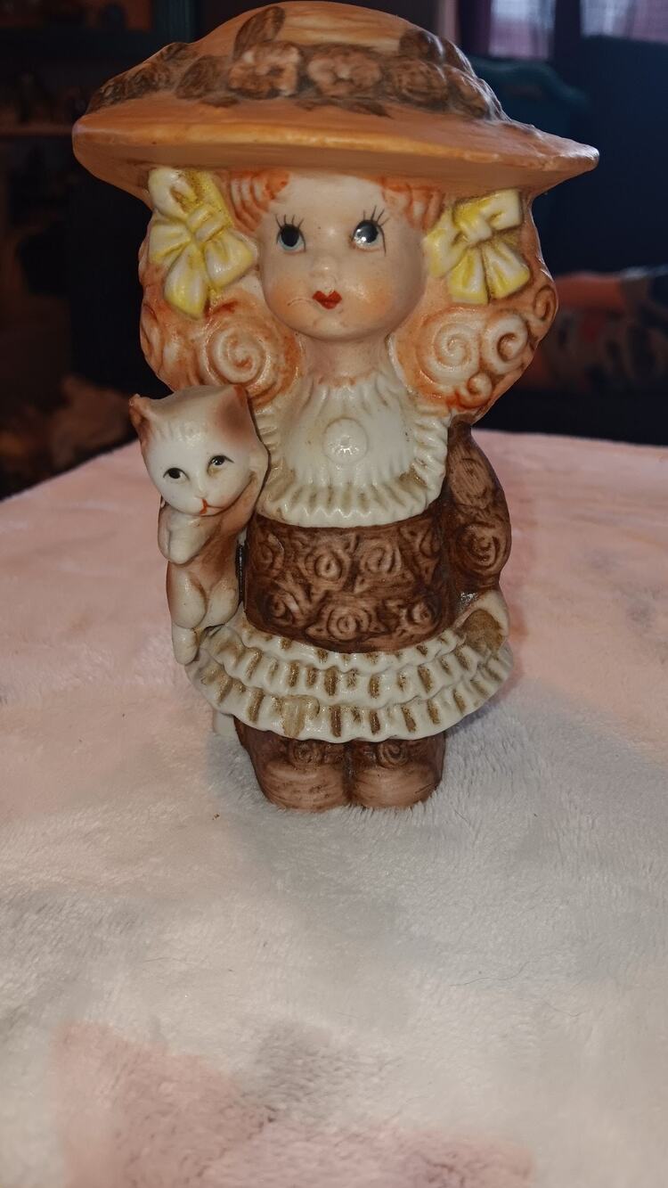 Holly Hobby Girl with Cat & Large Floral Hat Vintage Porcelain Figurine 1970s
